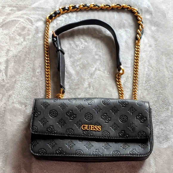 Guess purse - Picture 2 of 7